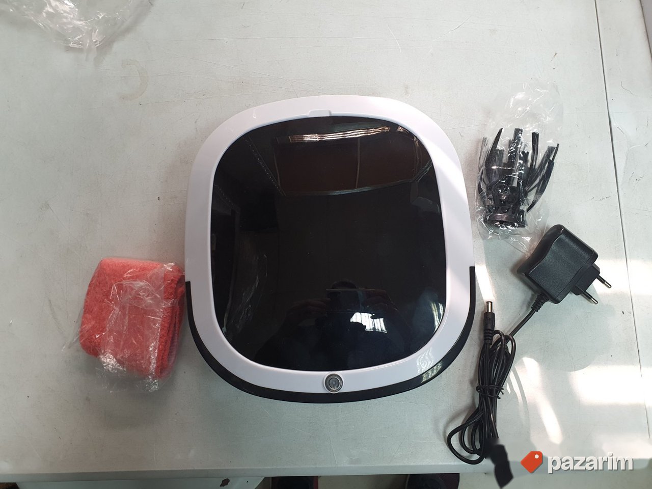 Robot Usisivac Crno-Beli Features 2