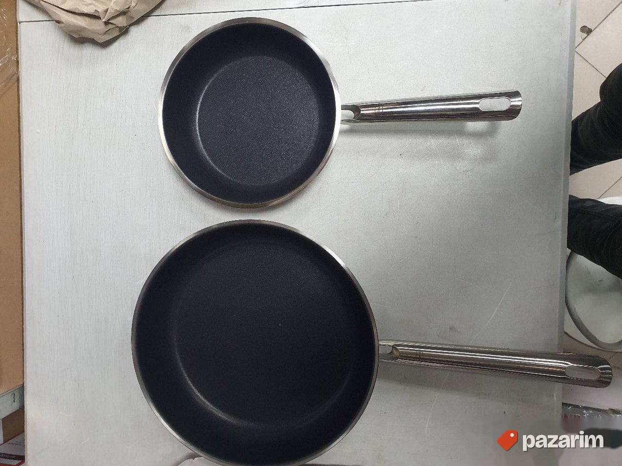 Tiganj 2 komada Rosle precnika 20 i 28cm. 3